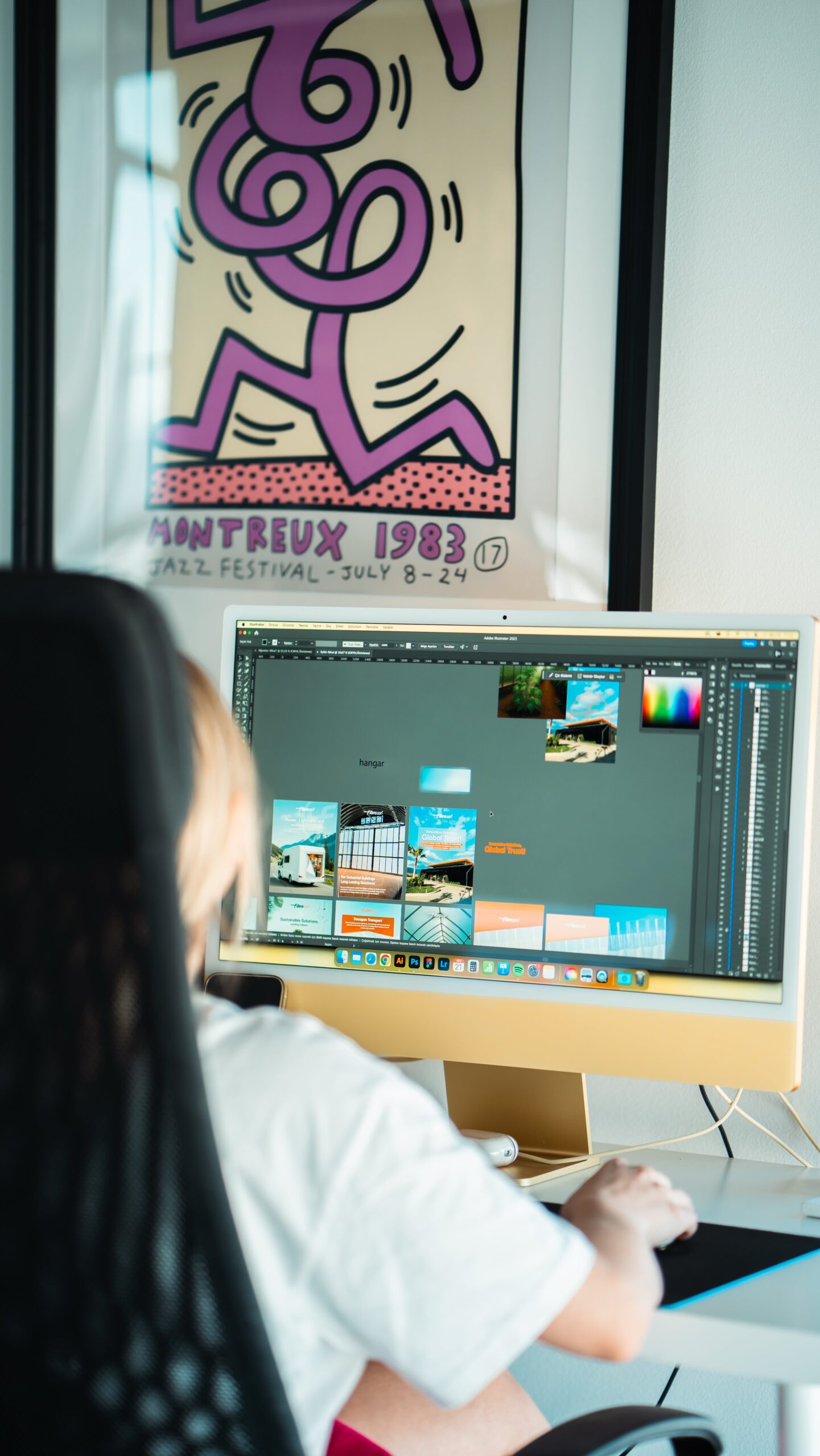 Kreatify tasarım ekibi kreatif içerik hazırlarken